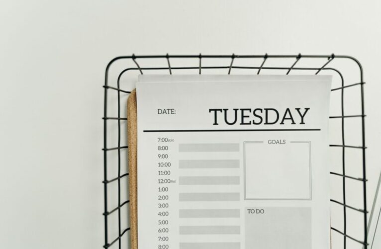 Simple Weekly Cleaning Schedule to Keep Your Home Fresh